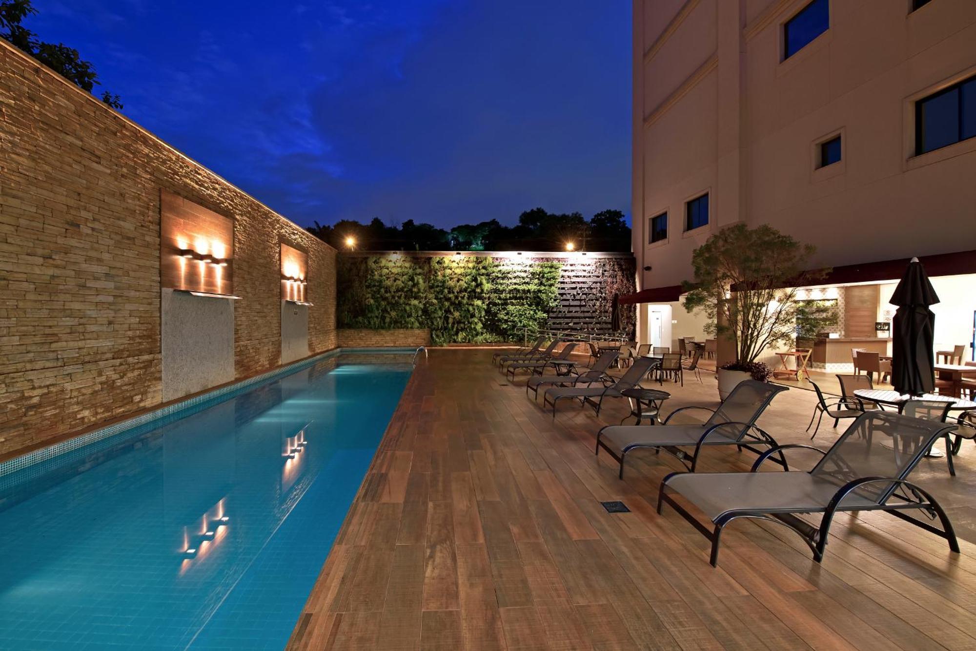 Hotel Mont Blanc Premium リベイラン・プレト エクステリア 写真 Hotel's pool