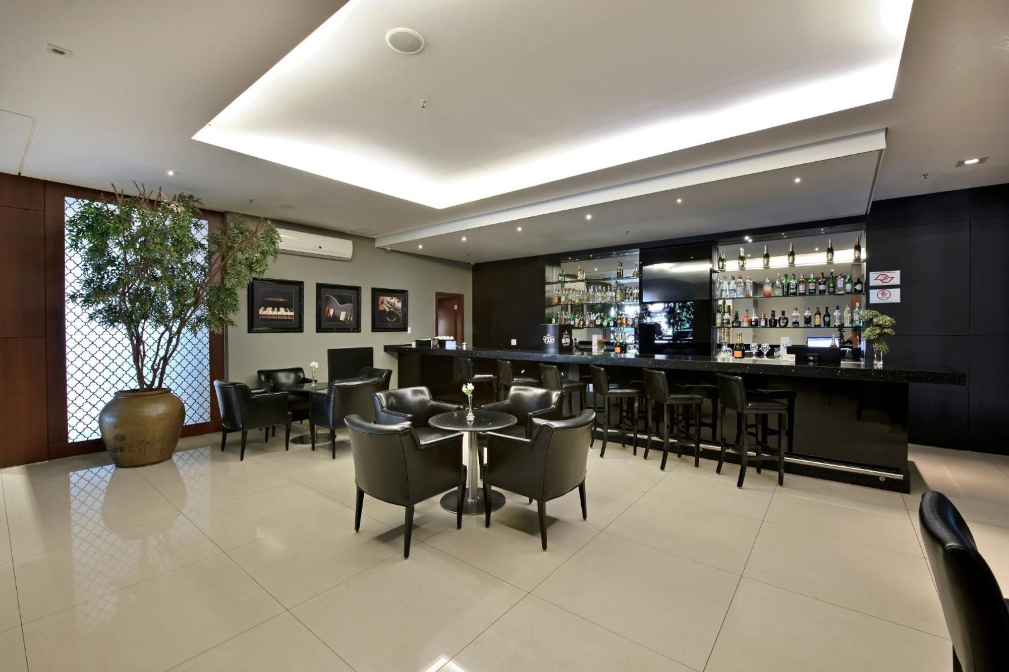 Hotel Mont Blanc Premium リベイラン・プレト エクステリア 写真 The bar at the hotel
