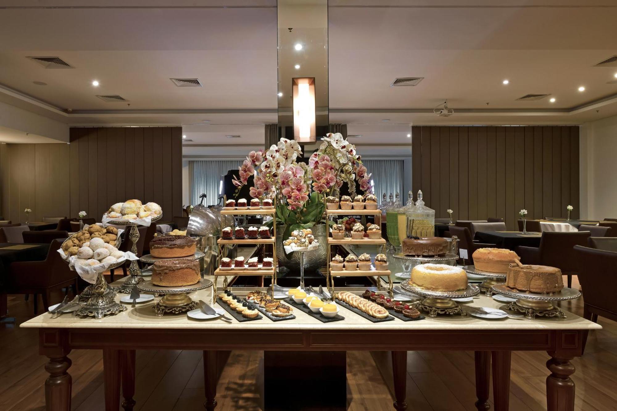 Hotel Mont Blanc Premium リベイラン・プレト エクステリア 写真 A dessert buffet