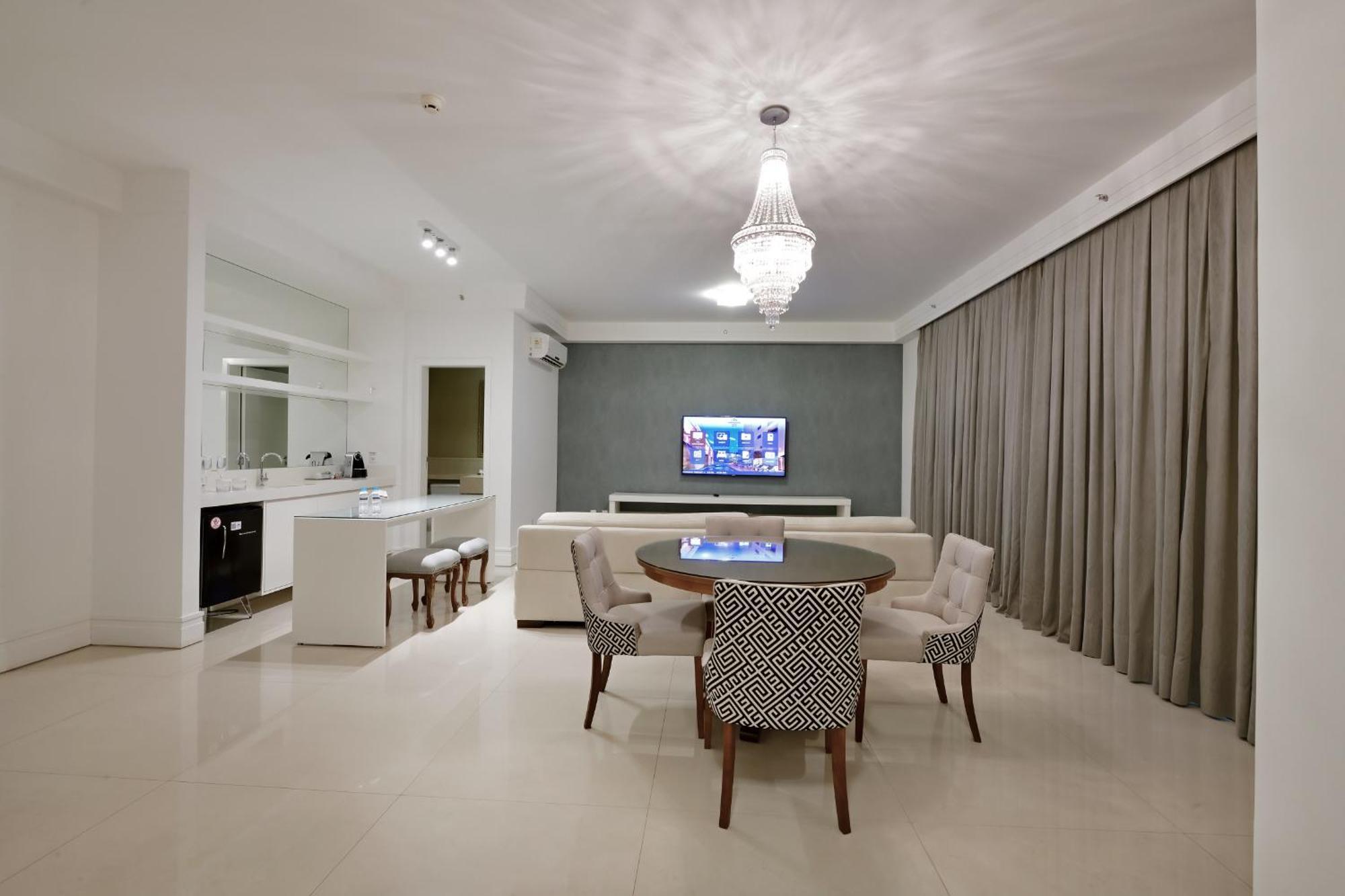 Hotel Mont Blanc Premium リベイラン・プレト 部屋 写真 A suite at the Mandarin Oriental, Munich