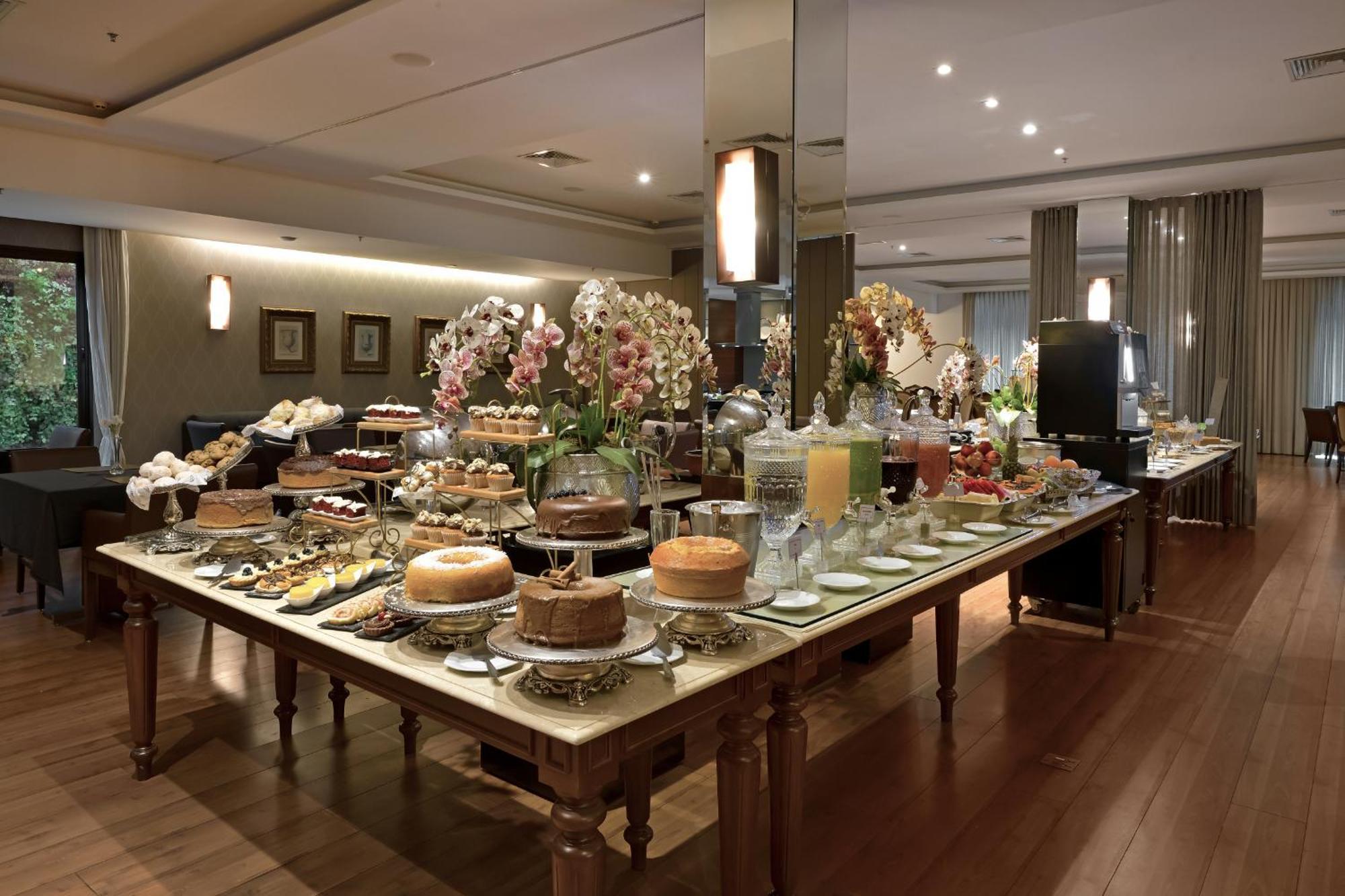 Hotel Mont Blanc Premium リベイラン・プレト エクステリア 写真 A dessert buffet