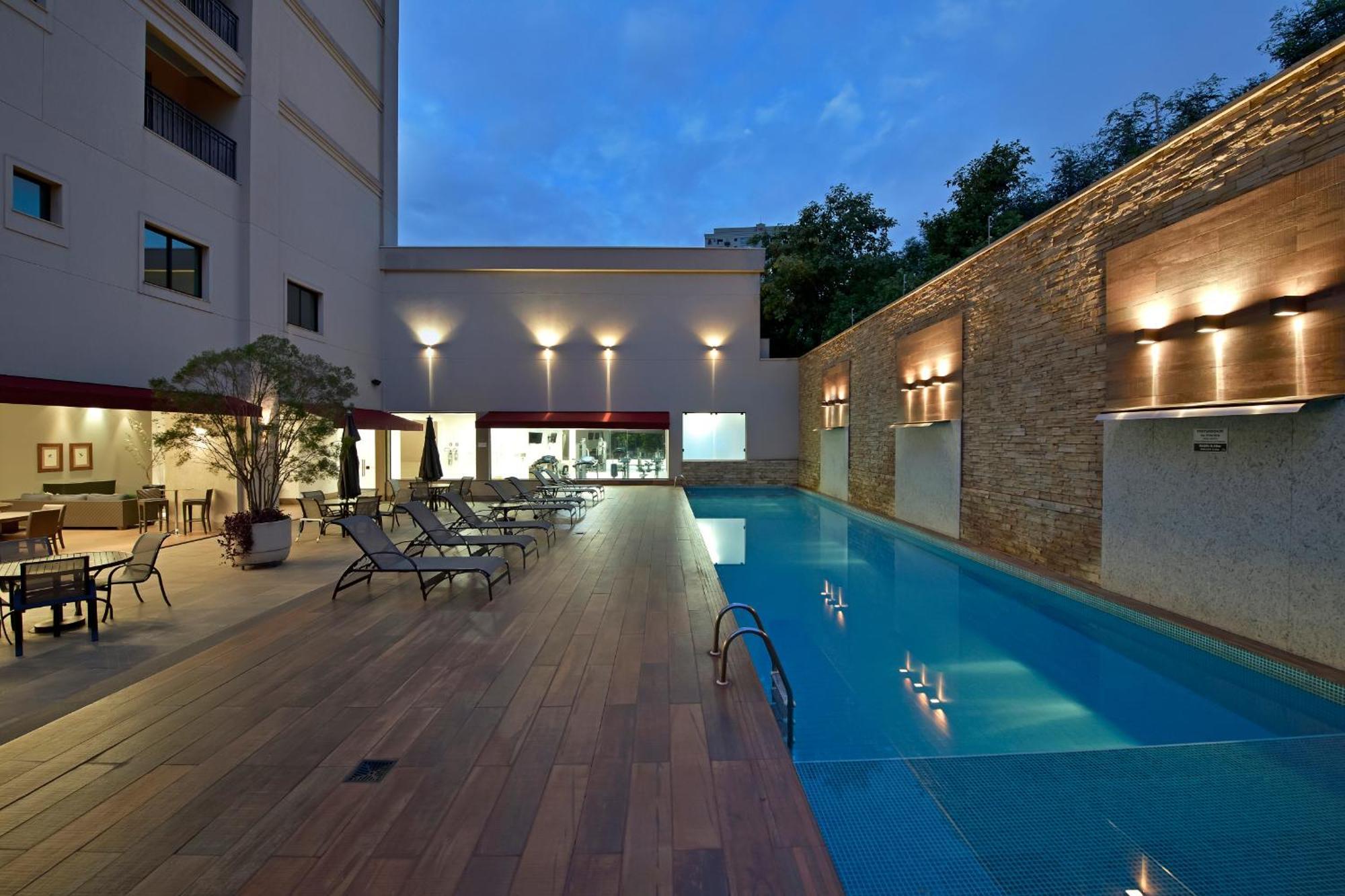 Hotel Mont Blanc Premium リベイラン・プレト エクステリア 写真 The swimming pool at the hotel