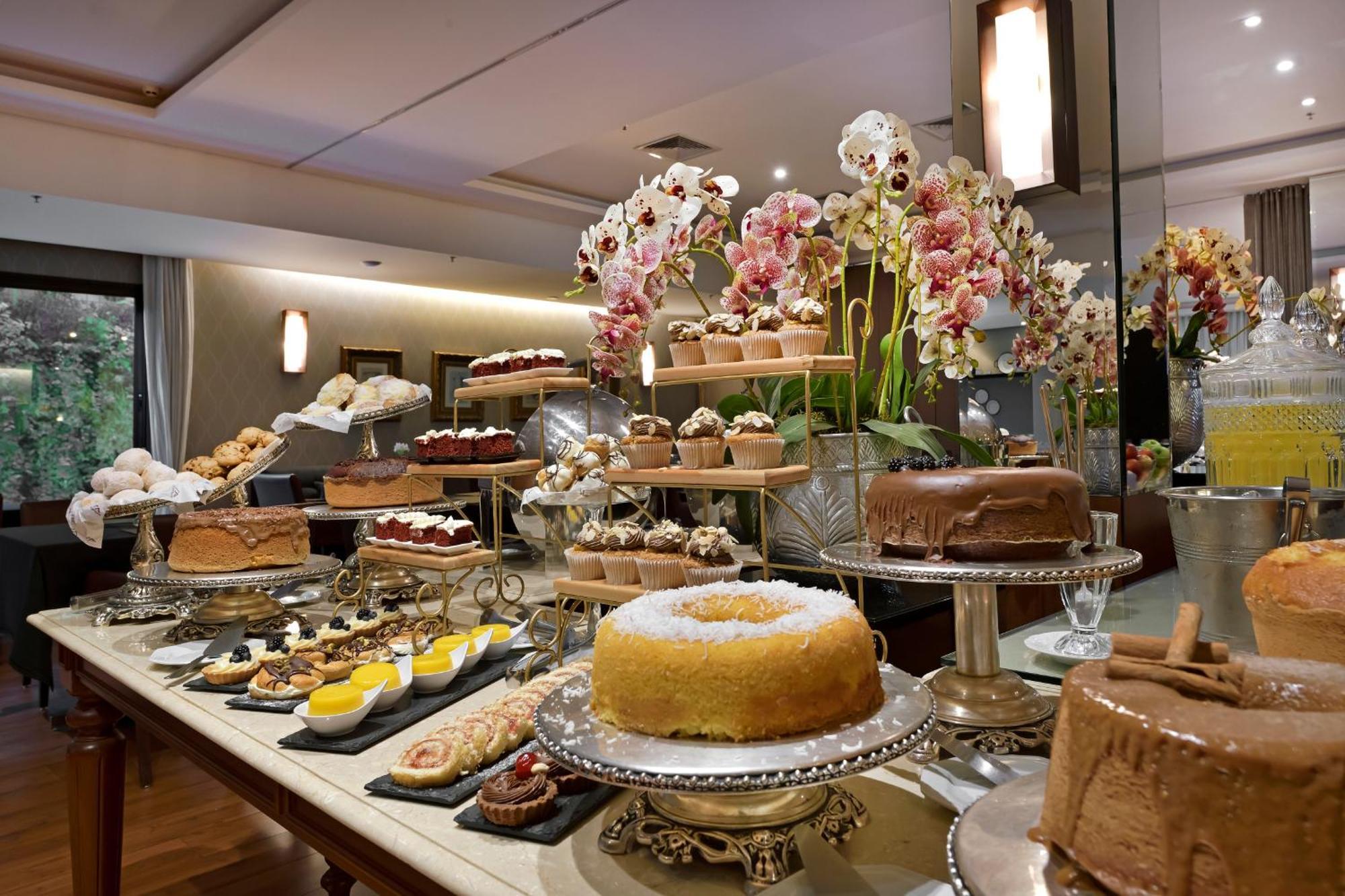 Hotel Mont Blanc Premium リベイラン・プレト エクステリア 写真 A dessert buffet