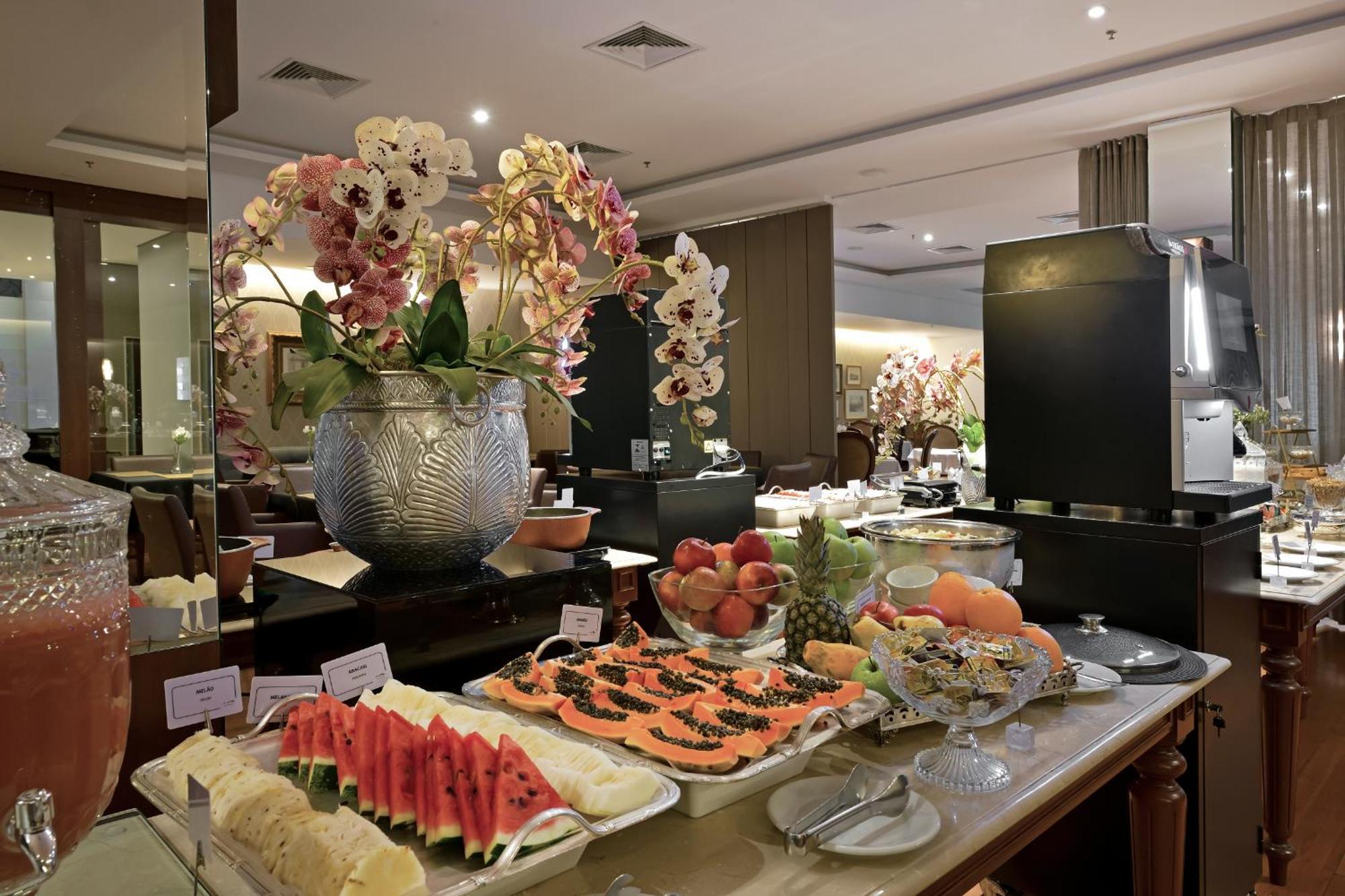 Hotel Mont Blanc Premium リベイラン・プレト エクステリア 写真 A fruit salad buffet