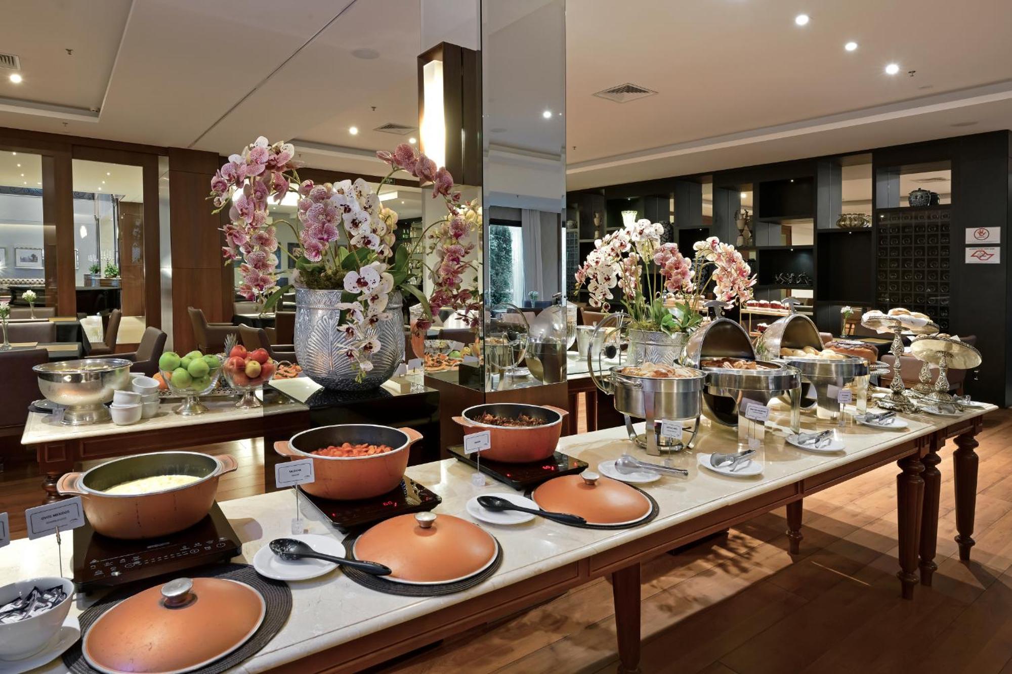 Hotel Mont Blanc Premium リベイラン・プレト エクステリア 写真 The buffet at the hotel