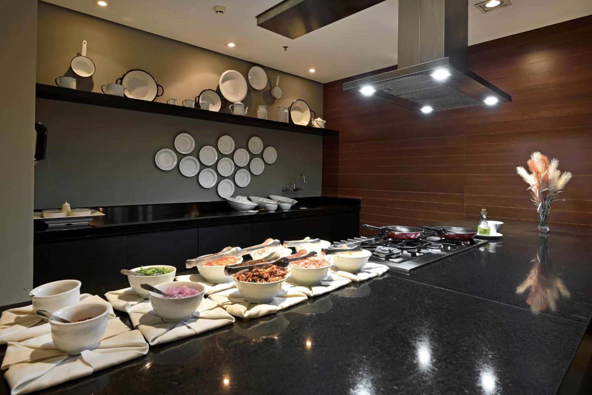 Hotel Mont Blanc Premium リベイラン・プレト エクステリア 写真 A buffet at a hotel