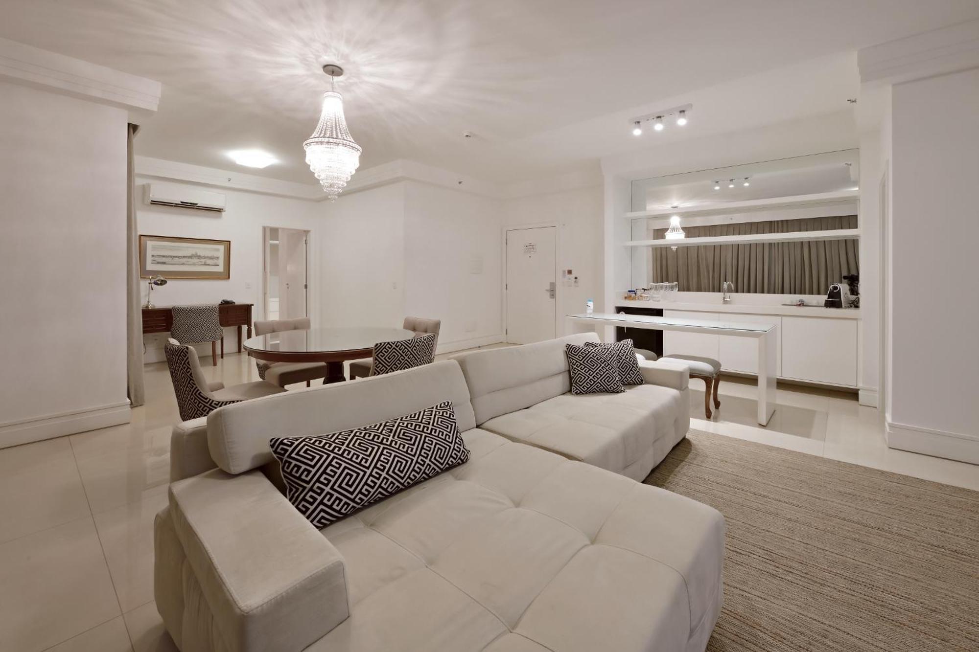 Hotel Mont Blanc Premium リベイラン・プレト 部屋 写真 A living room in a condominium