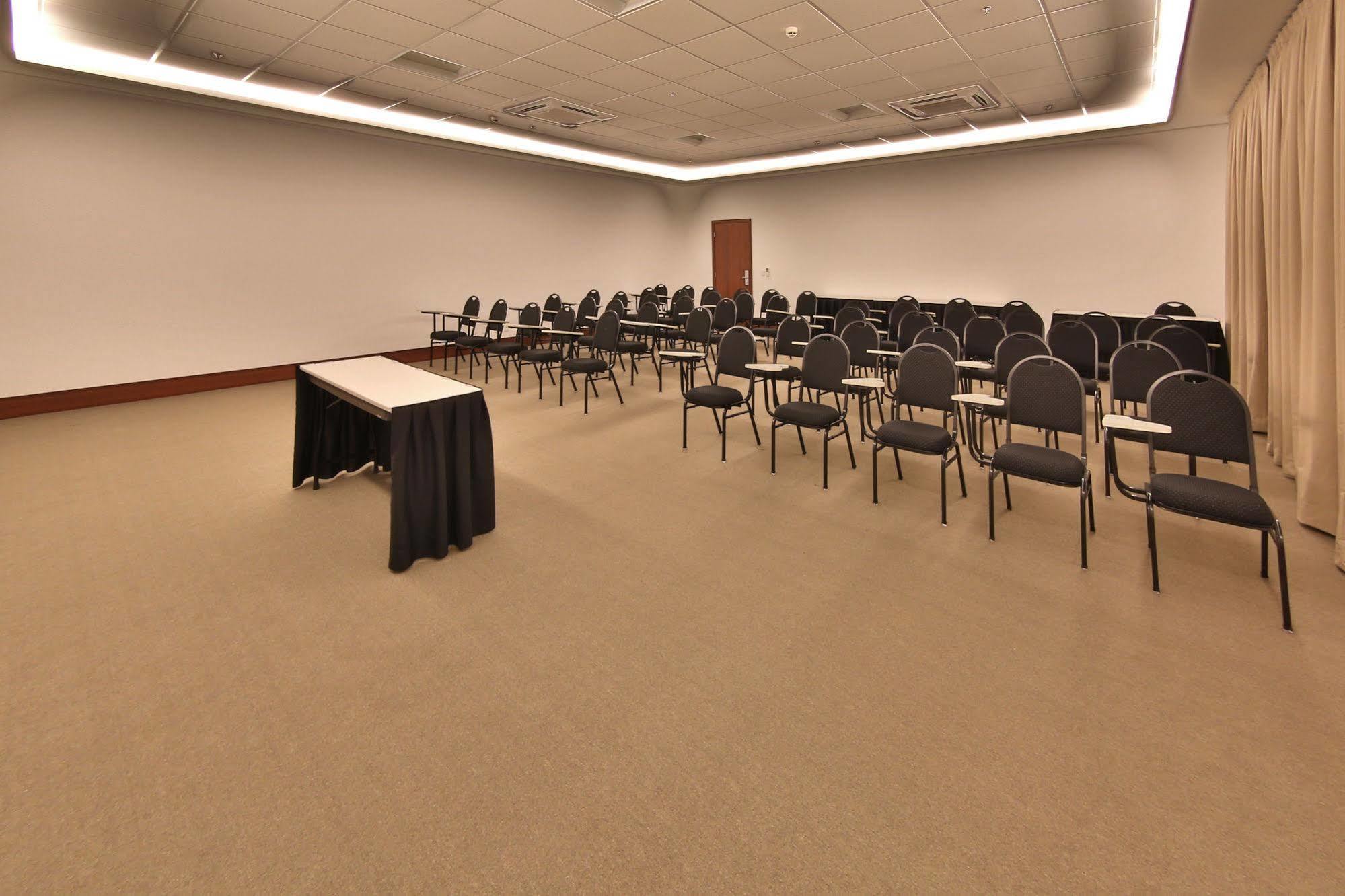 Hotel Mont Blanc Premium リベイラン・プレト エクステリア 写真 A typical meeting room